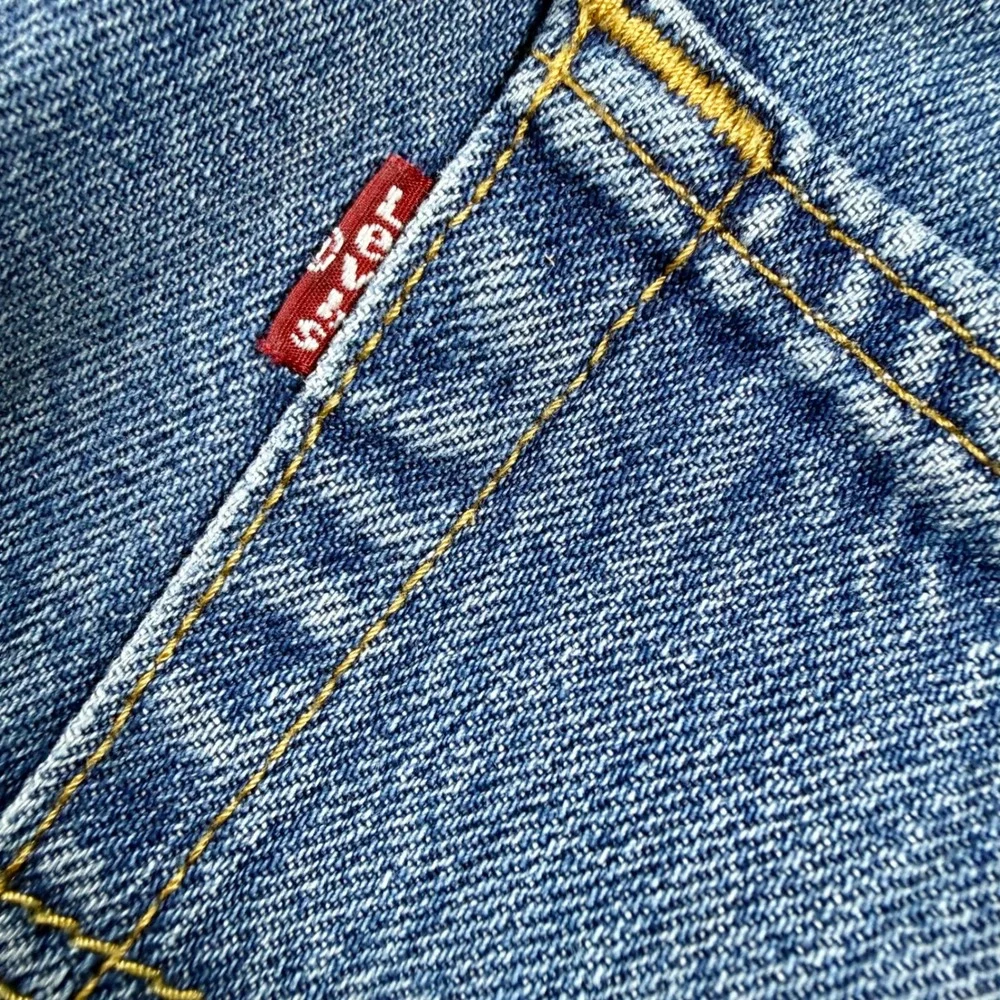 Levis 501 Original Fit Mens Jeans 36x32 Medium Wash Blue Denim Button Fly 00501